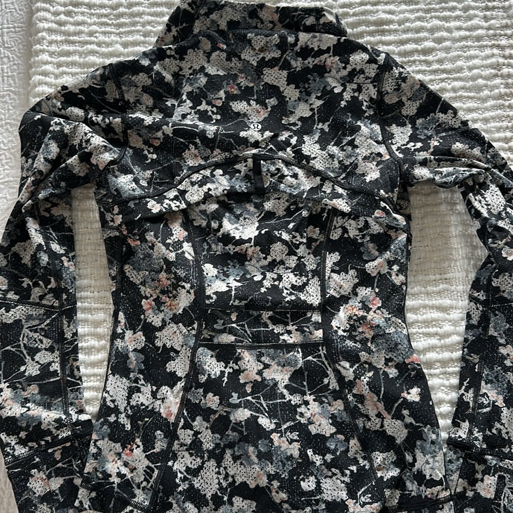 Lululemon jacket - Picture 5 of 7